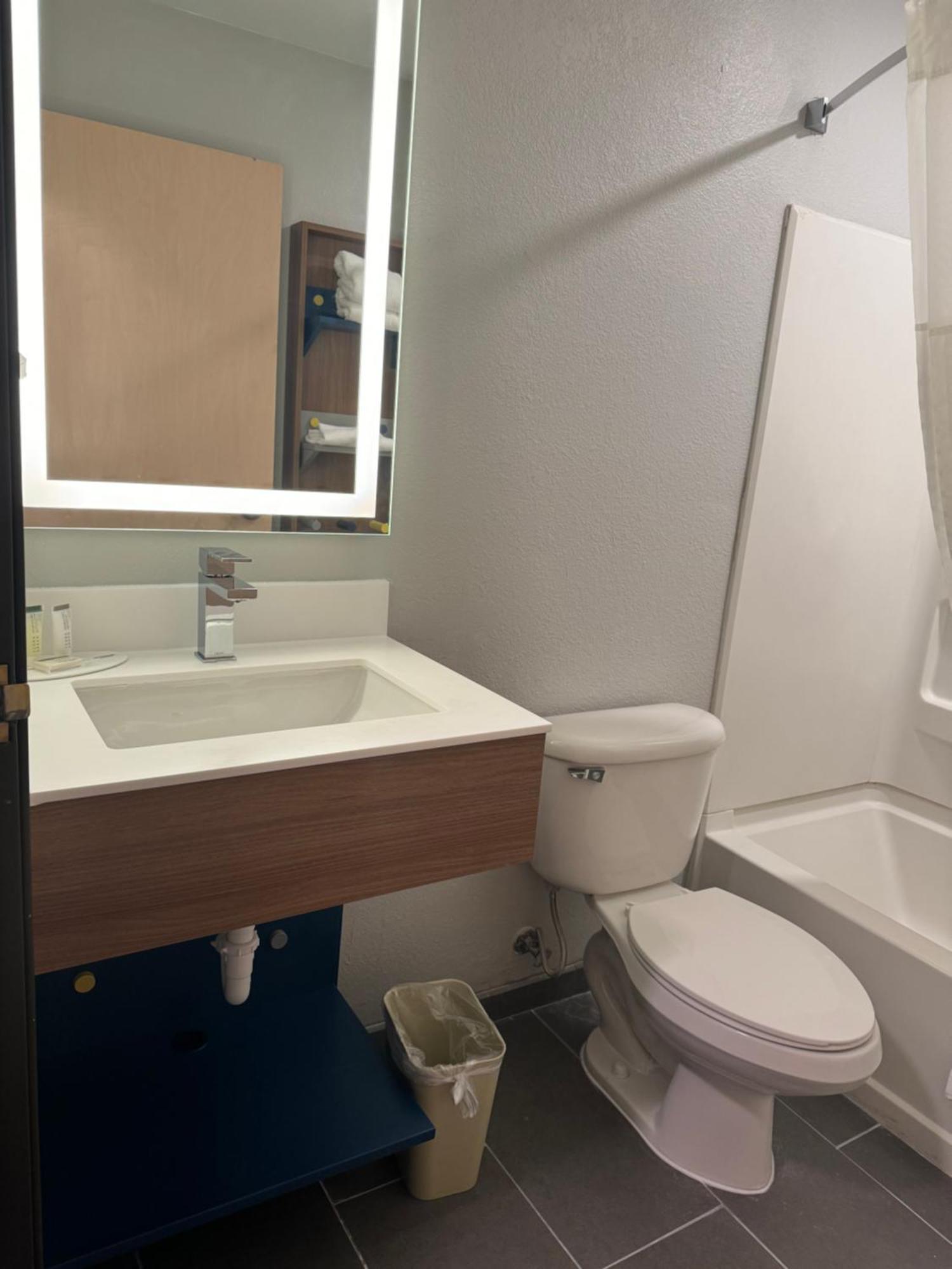 Hotel Microtel And 2*